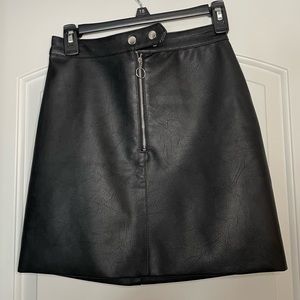Black leather skirt from Fashion Nova. Size small. Great condition.